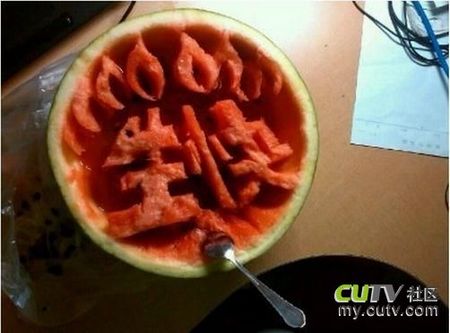 Watermelon man 2 1a0ed Nghệ thuật trên ruột dưa hấu bằng thìa tuyệt đẹp