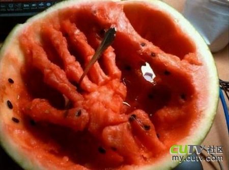 Watermelon man 4 1a0ed Nghệ thuật trên ruột dưa hấu bằng thìa tuyệt đẹp