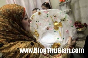 phongtuc4 300x200 10 phong tục lạ chào đón trẻ sơ sinh trên thế giới 