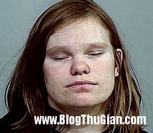 1 2fe0a 300x260 Bị bắt vì bạo hành một con gấu bông