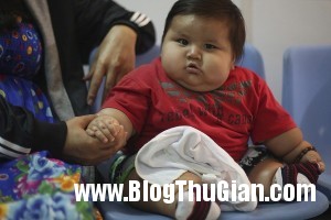 140320 1be 19790 300x200 Bé trai mới 8 tháng với cân nặng lên tới 19,5kg,