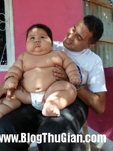 140320 4be 19790 225x300 Bé trai mới 8 tháng với cân nặng lên tới 19,5kg,