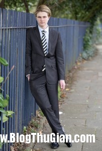 140325 2anh 39baa 203x300 Một thanh niên tự tử khi không tìm được bức ảnh tự sướng ưng ý.