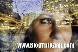 Trào lưu gắn trang sức vào mắt để nổi bật hơn 63bea166 5b5c 43c4 9b25 f696869994e9 jpg2 300x200 Trào lưu gắn trang sức vào mắt để nổi bật hơn