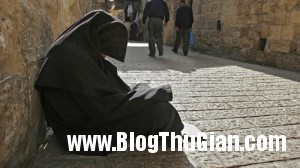 f576d32d d6a7 4bf8 bb6b ce98a0 7541 3485 1395394949 300x168 Ăn xin suốt 50 năm ...chết đi để lại tài sản kết xù