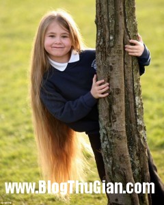 gap cong chua toc may rapunzel doi thuc co mai toc moc sieu nhanh 240x300 HÌnh ảnh đáng yêu của công chúa tóc mây đời thật