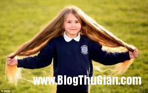 gap cong chua toc may rapunzel doi thuc co mai toc moc sieu nhanh1 300x189 HÌnh ảnh đáng yêu của công chúa tóc mây đời thật