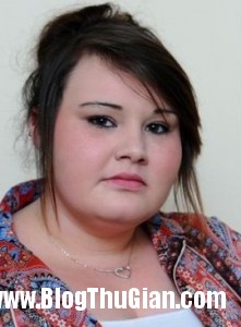 s1 aadd5 221x300 Cô gái phải cưa bỏ ngón tay vì nước sơn móng