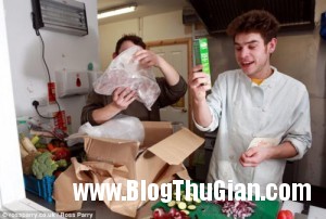 1397273014 article 2598755 1ce6803e00000578 256 634x427 300x202 Kinh doanh các món ăn được làm từ... rác 