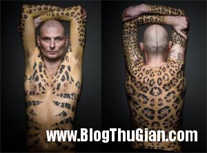 140331 1da 1b4b6 300x223 Người đàn ông bán đấu giá chính làn da của mình