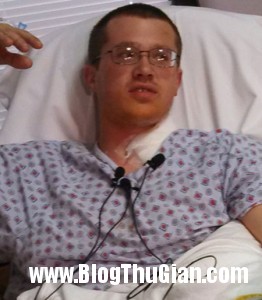 140402 2cua 47201 262x300 Người đàn ông thoát chết kỳ diệu khi bị lưỡi cưa găm chặt vào cổ.