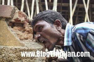 140403 3an 7fef9 300x200 Người đàn ông chỉ nghiện ăn gạch sỏi