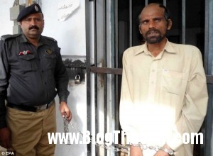 Đào hơn 100 ngôi mộ người chết lên để ăn thịt 140415 1an 5d6cb 300x220 Đào hơn 100 ngôi mộ người chết lên để ăn thịt