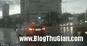 140418 1xe 97be6 300x161 Xuất hiện chiếc ô tô ma trên đường phố nga