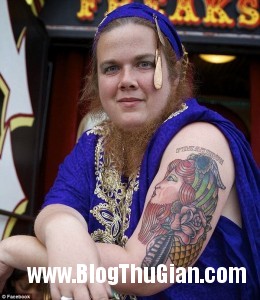 rau2 15d52 260x300 Người phụ nữ có bộ râu dài gần 30cm