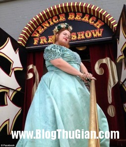 rau3 15d52 256x300 Người phụ nữ có bộ râu dài gần 30cm