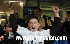 ro5 5582 1396748250 300x190 Fan nhí bừng tỉnh sau khi nghe C. Ronaldo ghi bàn thắng.