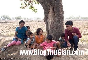 song sinh 4 300x203 Cuộc sống đầy nghị lực của hai cậu bé có thân hình dín nhau