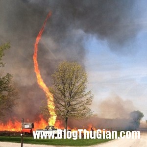 Vòi rồng lửa xuất hiện ở Mỹ 140508 1voi 8b88d 300x300 Vòi rồng lửa xuất hiện ở Mỹ