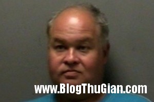 140520 1sexx 834a3.png 300x199 Người đàn ông bị bắt vì làm tình với cột ATM