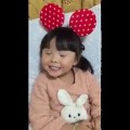 Bé gái mới 2 tuổi đã trở thành thông dịch viên…cừ thật =)))