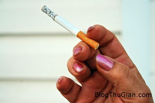 divorce 3213 1385430649 Ly hôn vì điếu thuốc lá trong túi xách vợ