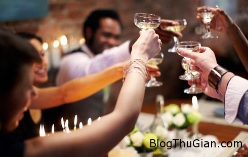 Giải mã giấc mơ thấy rượu & ngủ nằm mơ uống rượu uong jpg 1356584294 500x0 Giải mã giấc mơ thấy rượu & ngủ nằm mơ uống rượu